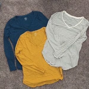 BUNDLE of 3 Long-sleeve V-neck T-shirts SIze M
